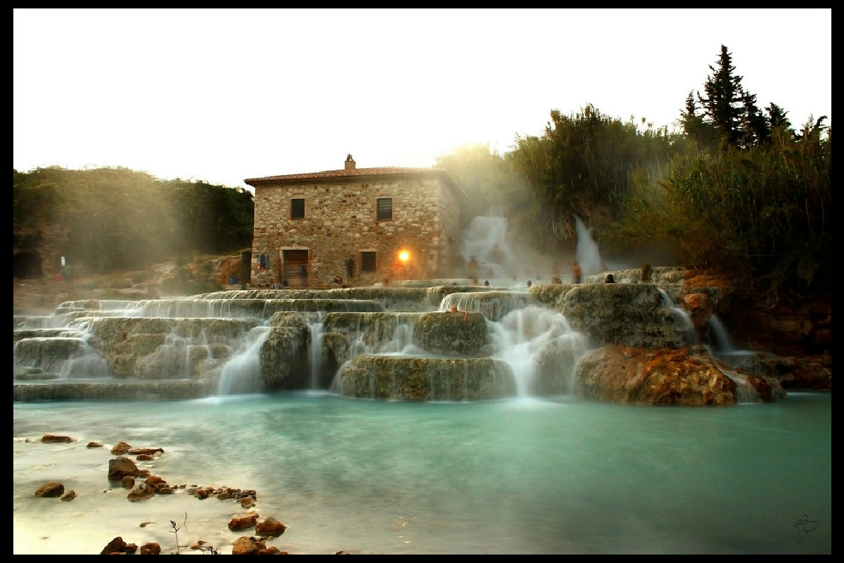 10 piscine calde in Italia dove immergersi per relax totale e panorami spettacolari