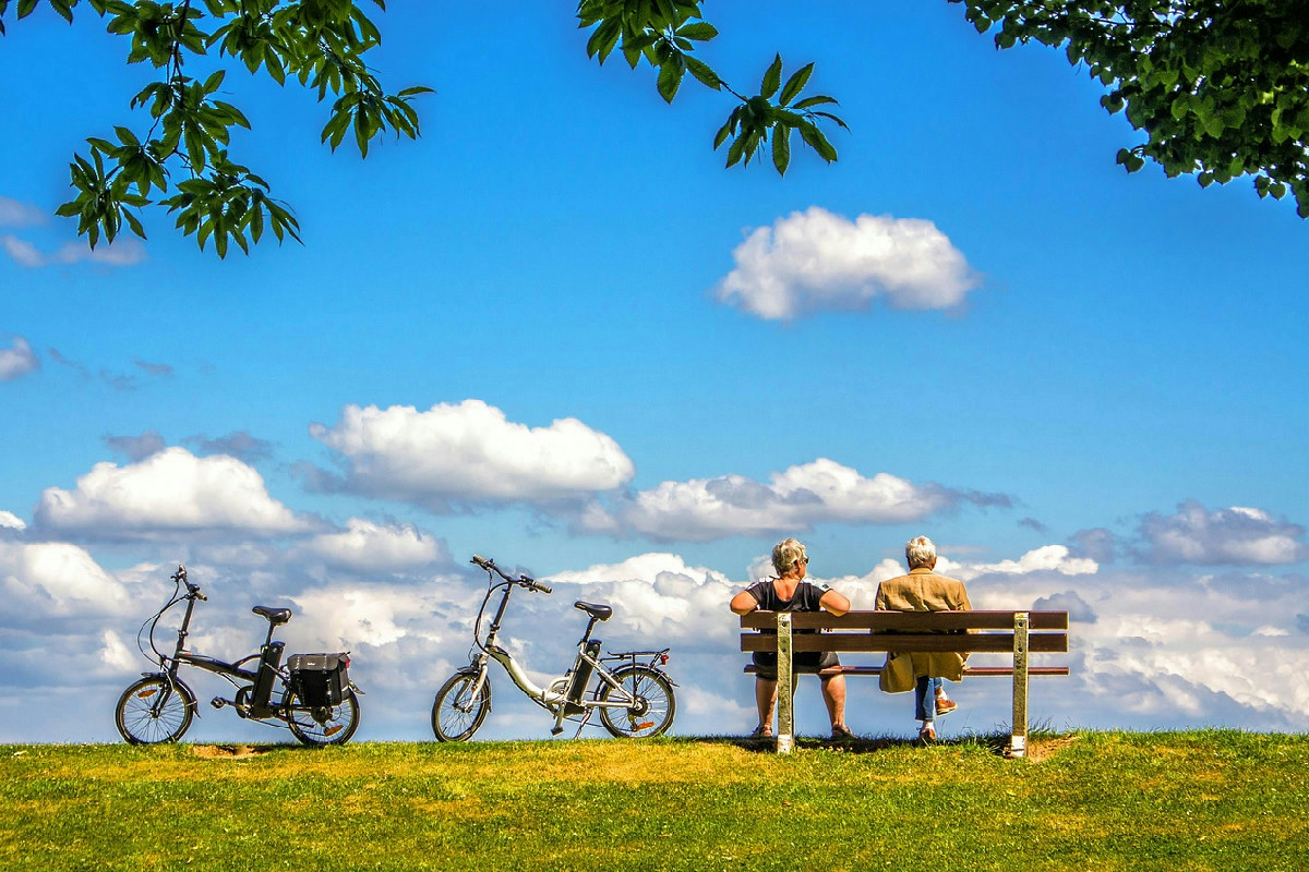 4 itinerari ciclabili tra le vette svizzere con paesaggi mozzafiato e natura autentica