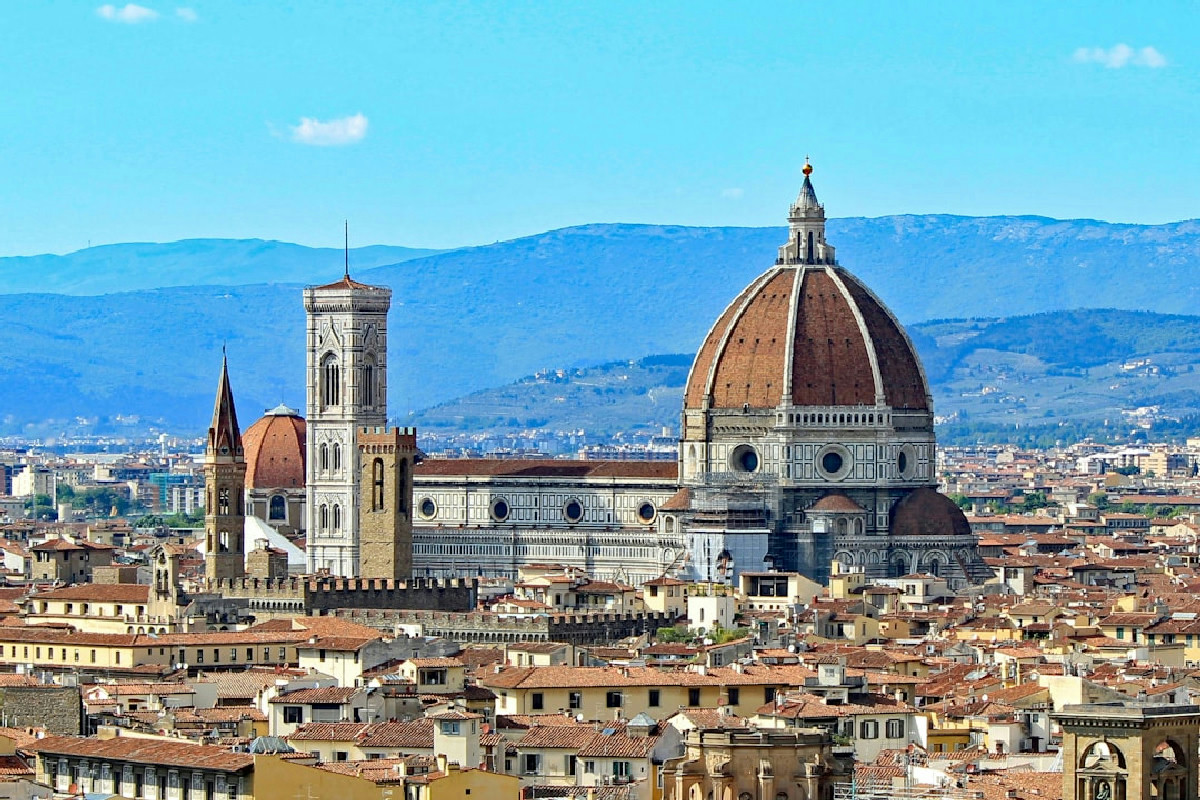 La città di Firenze con il museo unico che espone installazioni da ogni angolo del mondo