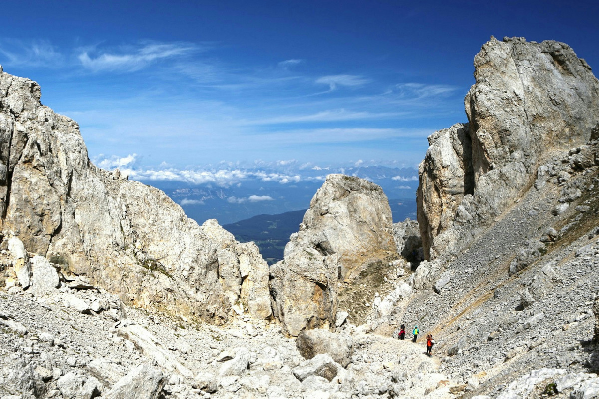 In inverno alpino i Krampus invadono le strade: il mistero e il significato dell’antico rito oscuro