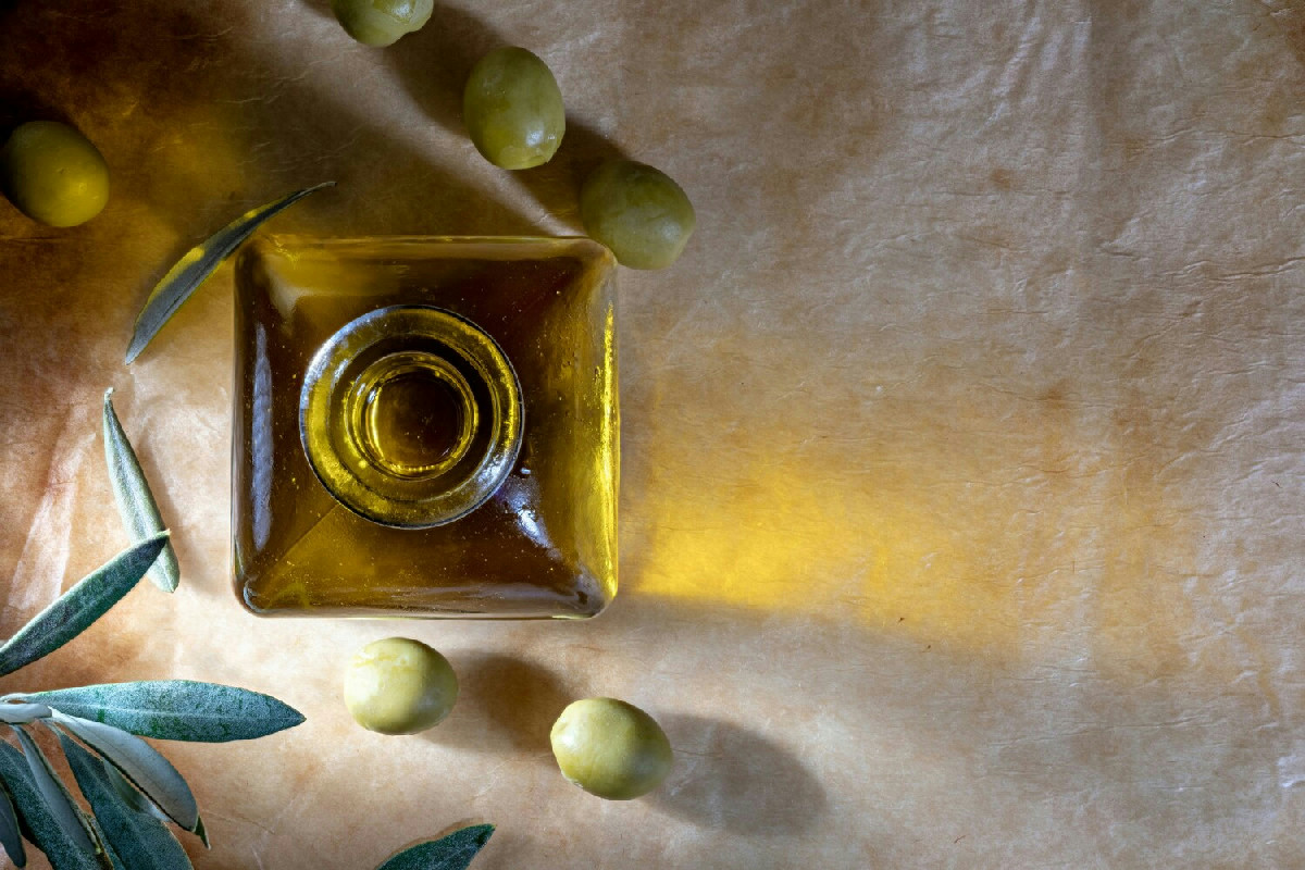 L’arte del gusto nell’olio extravergine d’oliva: guida alle qualità e alla degustazione raffinata