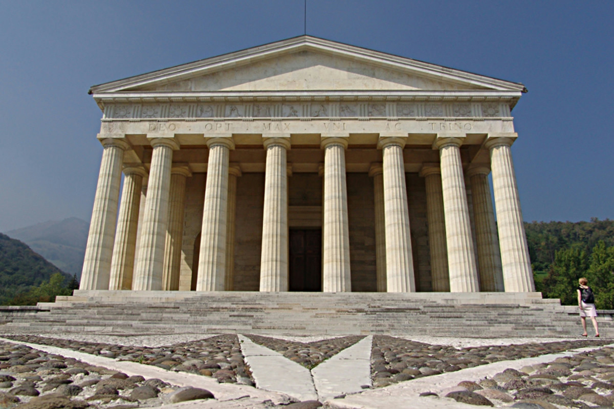 Possagno, le magie notturne del Museo Canova e il fascino segreto di ville e paesaggi intorno