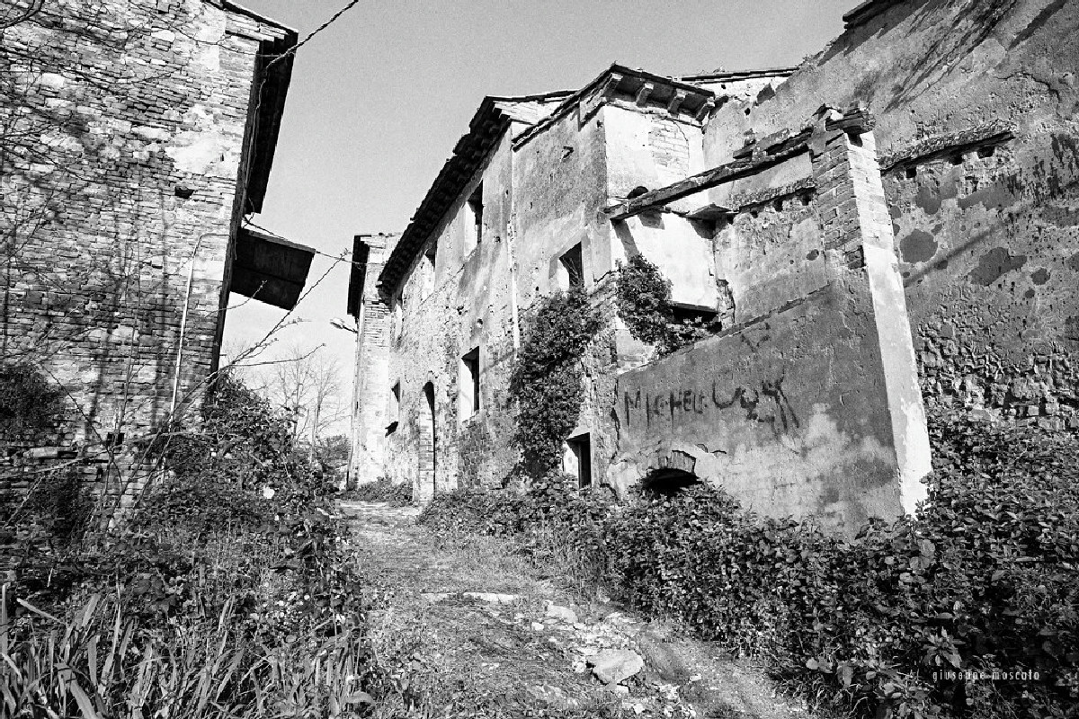 Toiano, il borgo abbandonato in Toscana dove storia e leggende creano un’atmosfera unica
