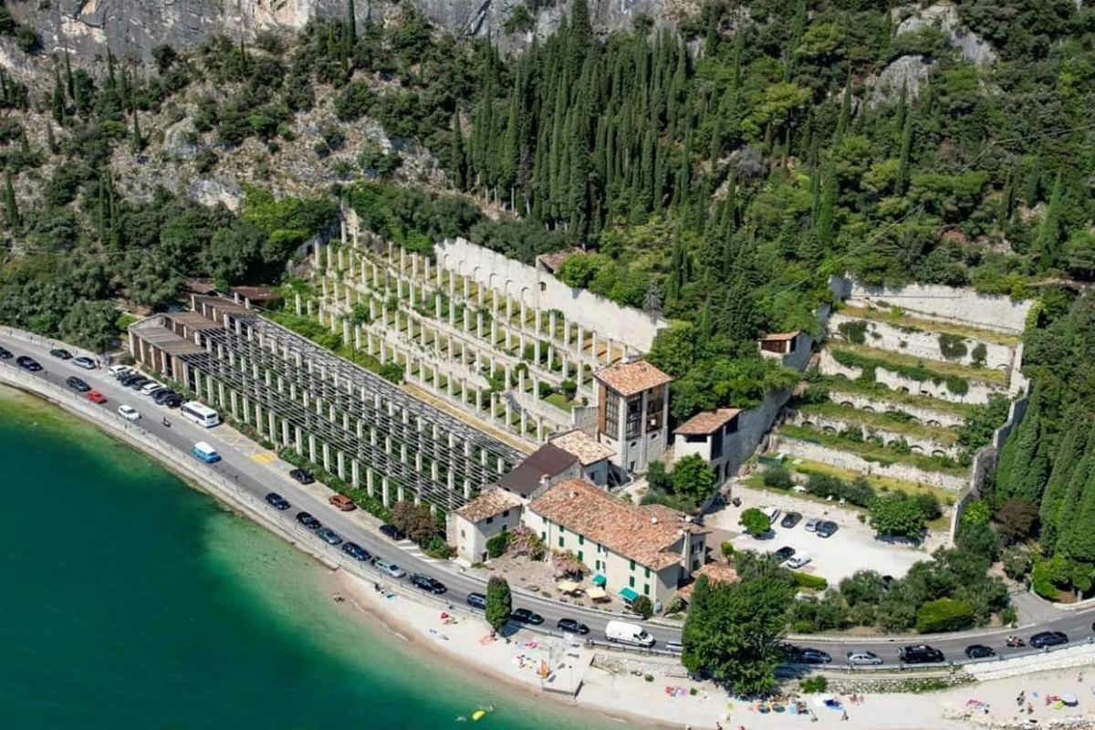 Il cammino lungo il lago tra paesaggi incantati, natura, arte e viste senza paragoni