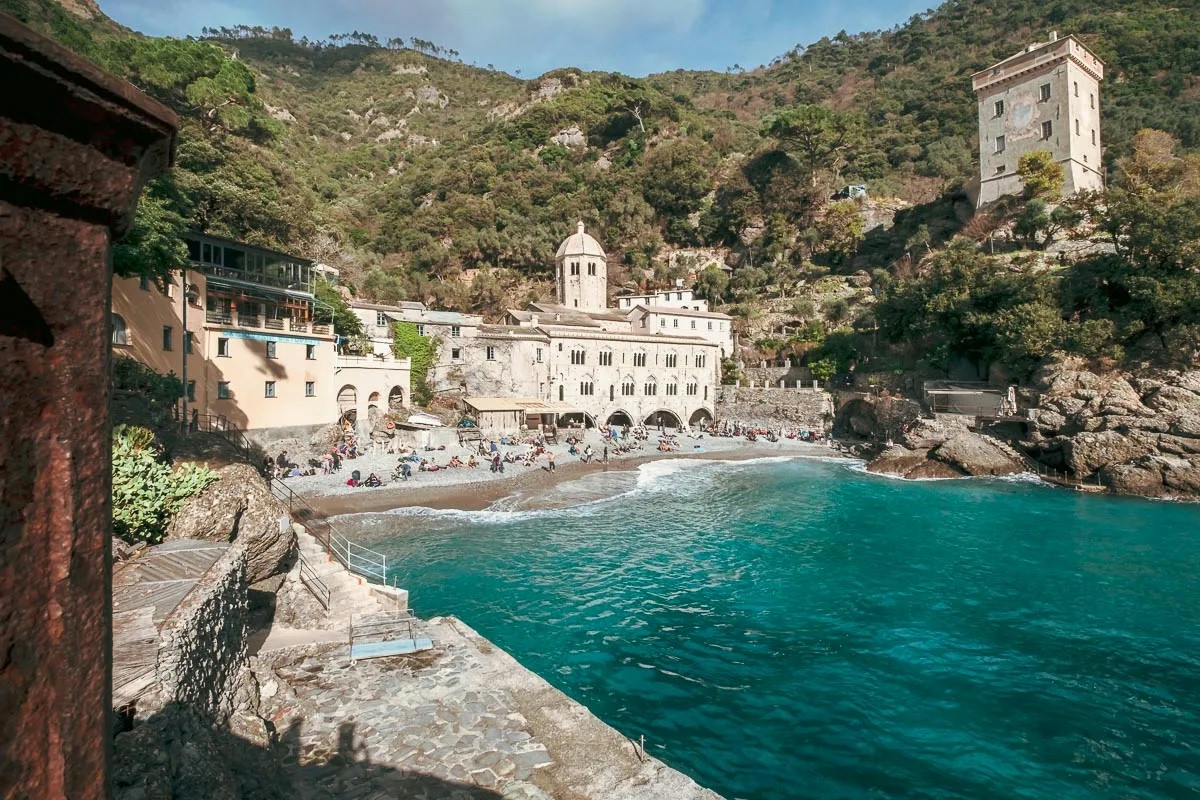 Escursione tra mare e boschi: il sentiero incantato da Camogli a San Fruttuoso a gennaio