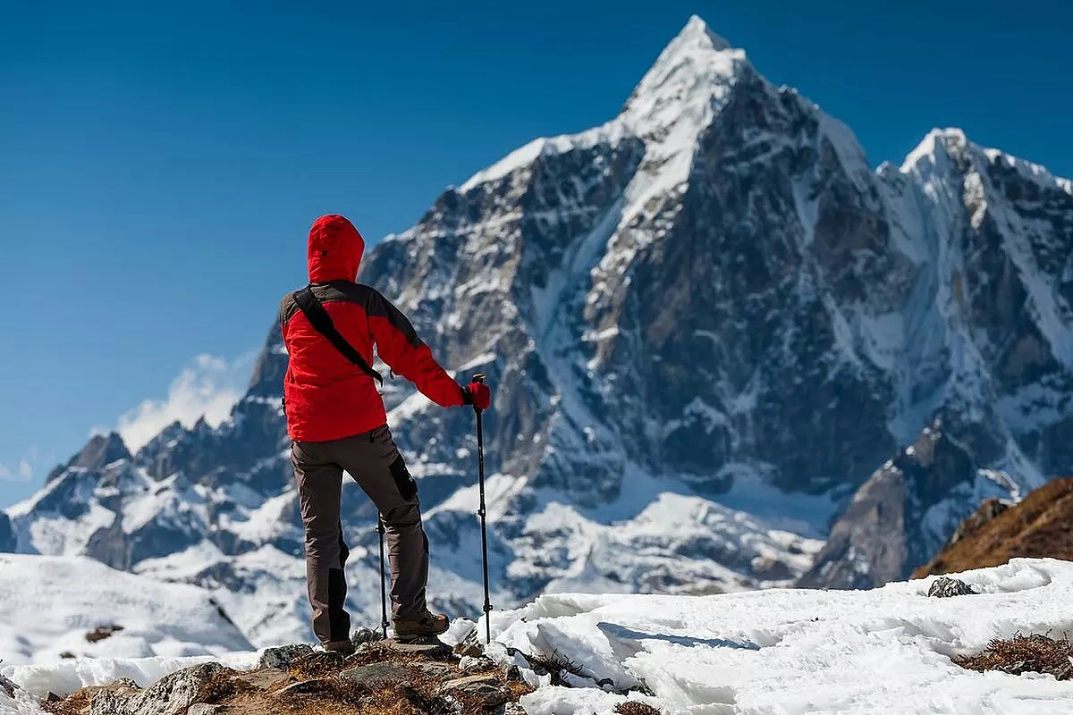 Freddo a mani e piedi: i consigli essenziali per affrontare il trekking invernale in sicurezza