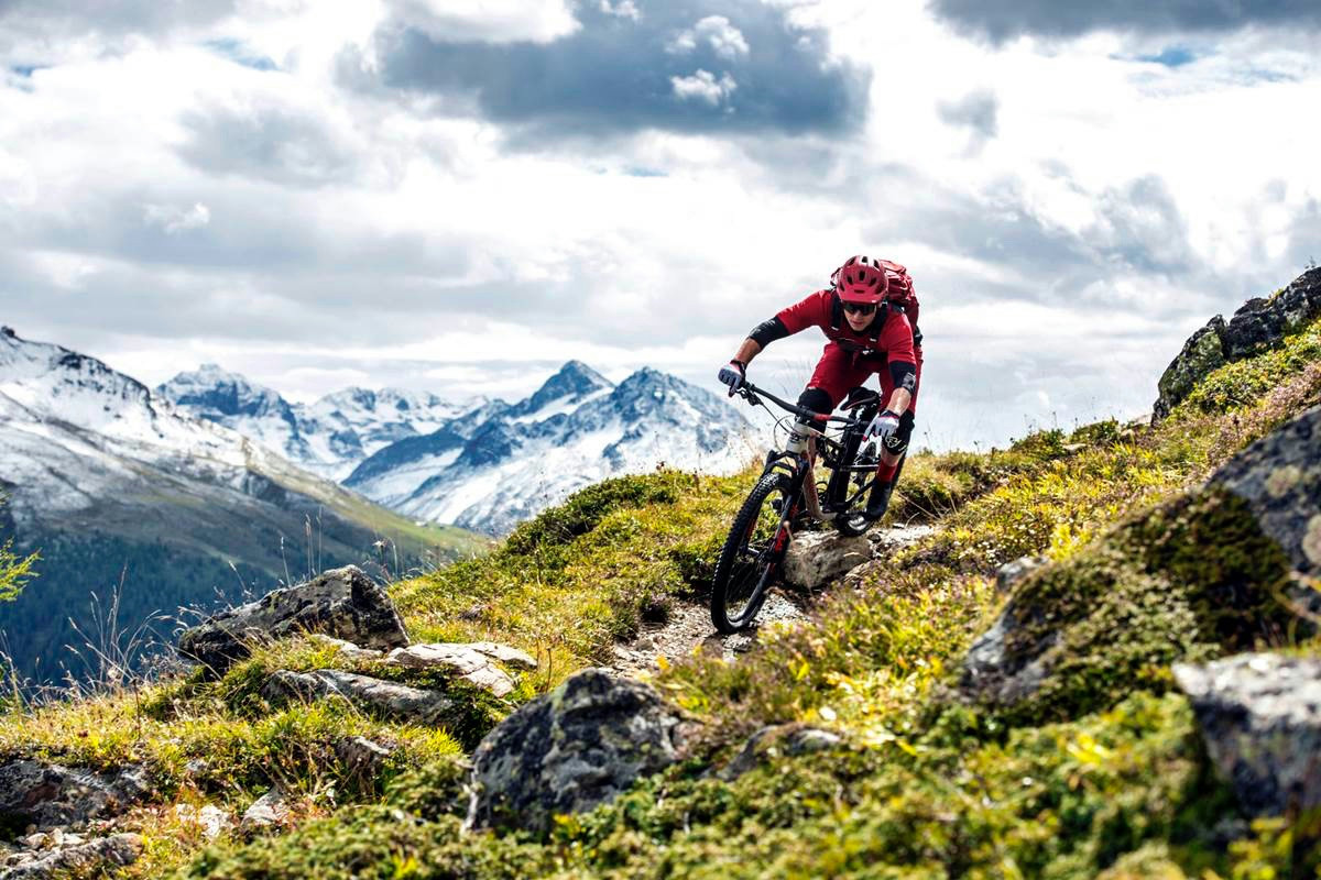 Liguria, nuove regole per la mountain bike: accesso ai sentieri con tesserino regionale aggiornato