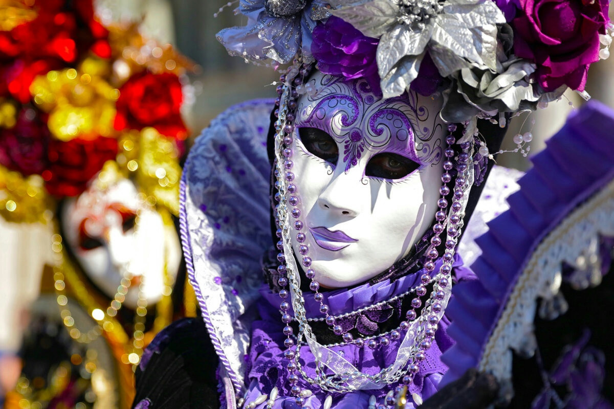 A pochi chilometri da Venezia, il borgo veneto dove nascono le maschere tradizionali del Carnevale storico