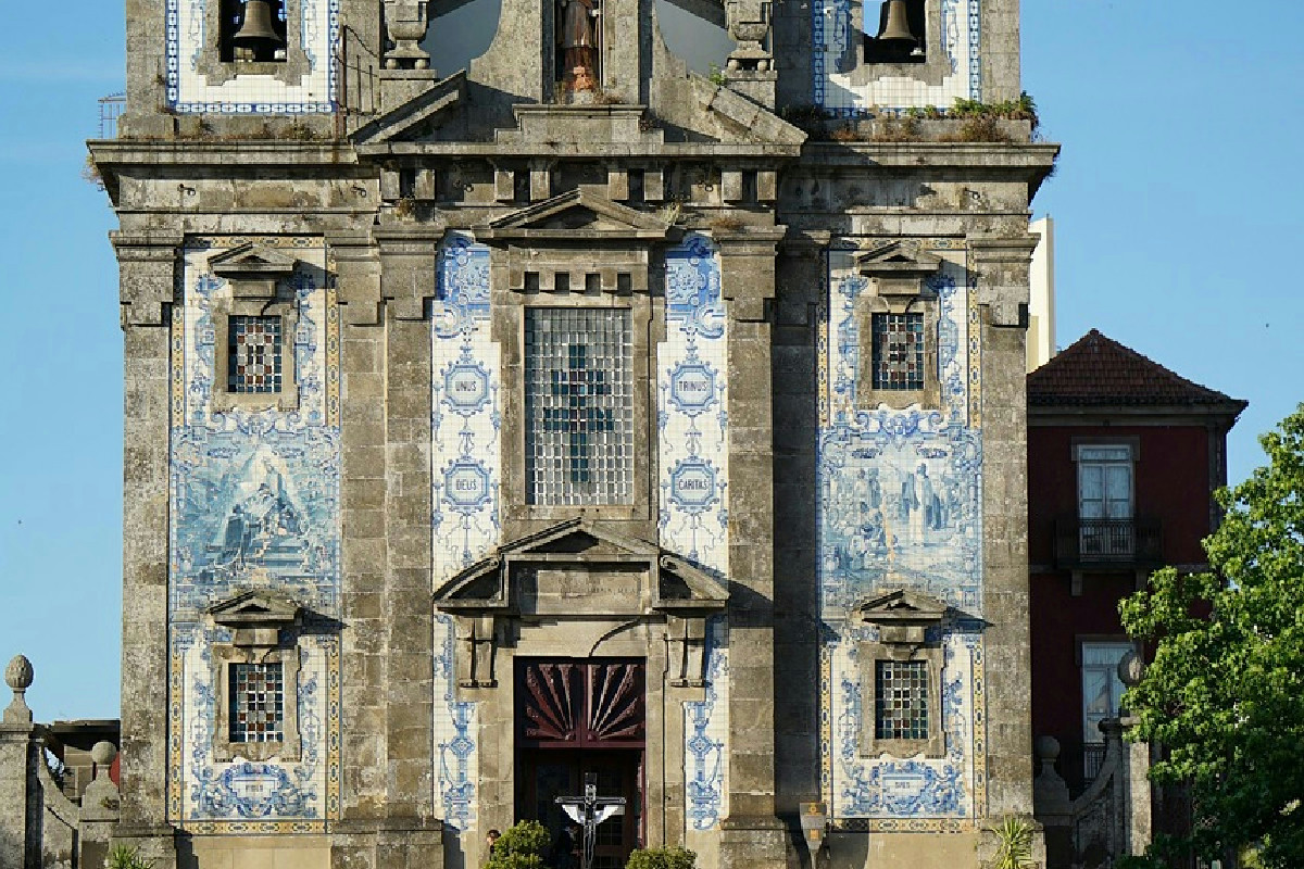 Quando la pietra definisce il confine: il borgo portoghese dove il tempo è scolpito nella roccia