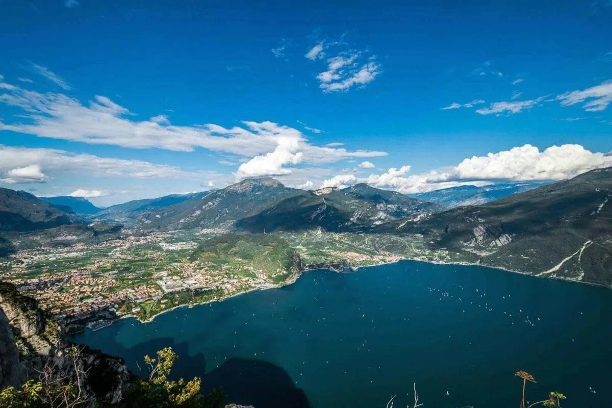 Il santuario tra le rocce e l’aria aperta: un’esperienza mozzafiato tra fascino e natura