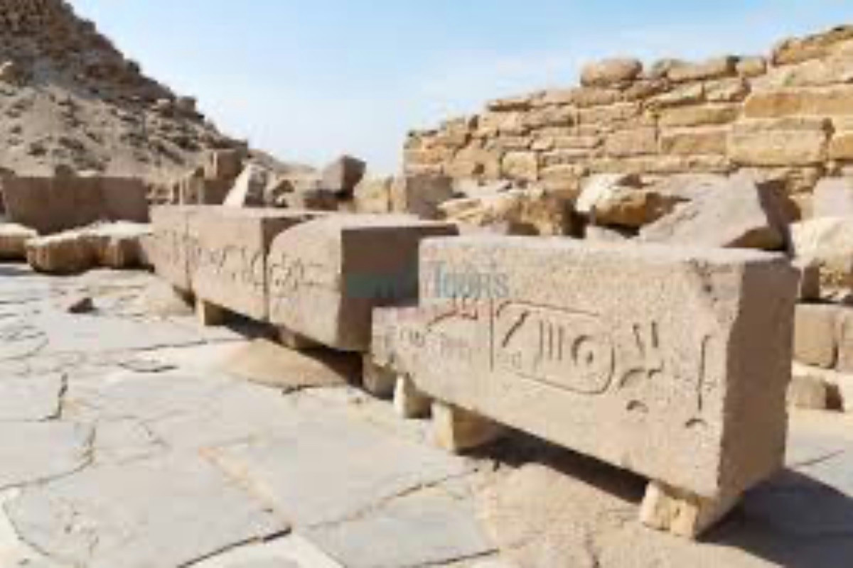 Un tesoro dal deserto egiziano emerge: il tempio solare di Nyuserre torna alla luce oggi